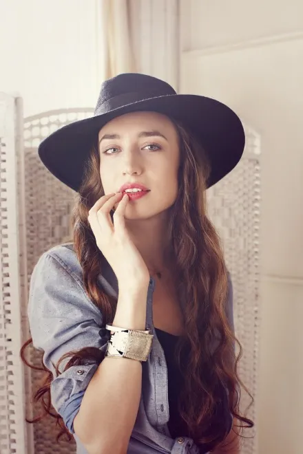 4673146-elizabeth-jagger-w-kampanii-reklamowej.jpg