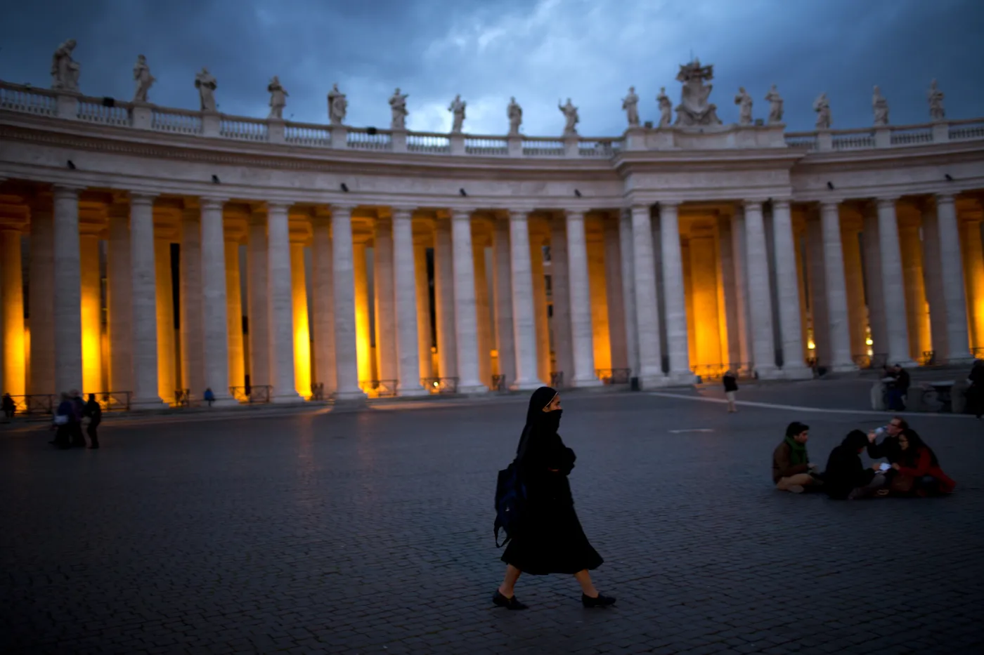 Raport Vatileaks czeka na papieża