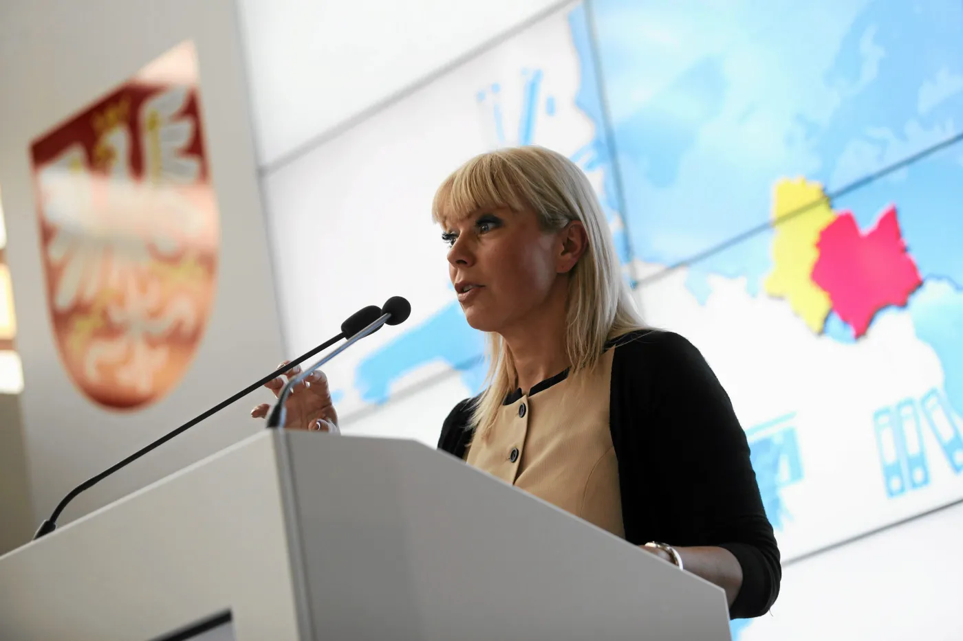 5245245-minister-rozwoju-regionalnego-elzbieta.jpg