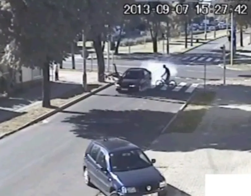 Zmiótł dziecko na pasach we Włocławku, wcisnął gaz i uciekł! Drastyczny FILM