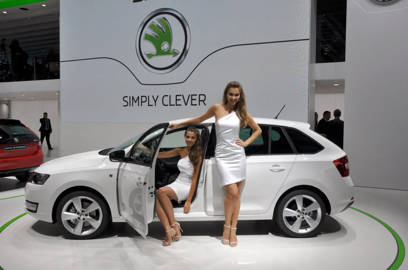 Nowa Skoda z plecakiem w Polsce! Rapid spaceback tańszy niż Kia. ZDJĘCIA