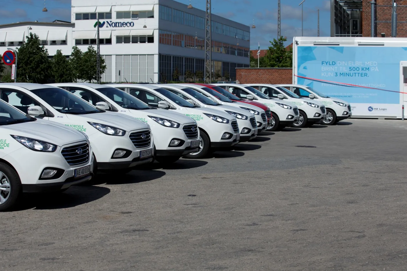 5204735-ix35-fuel-cell-handover-in-copenhagen-2.jpg