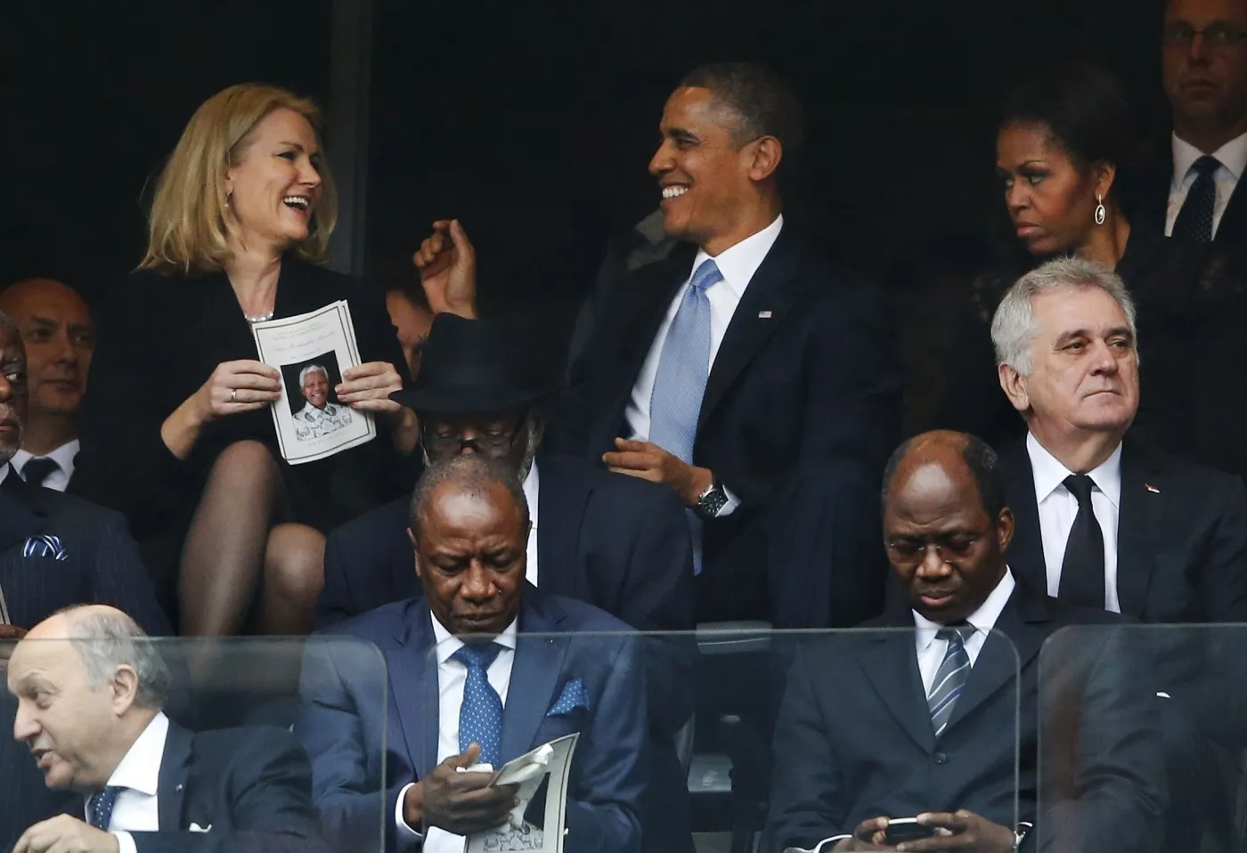 Obama na uroczystościach pogrzebowych Mandeli