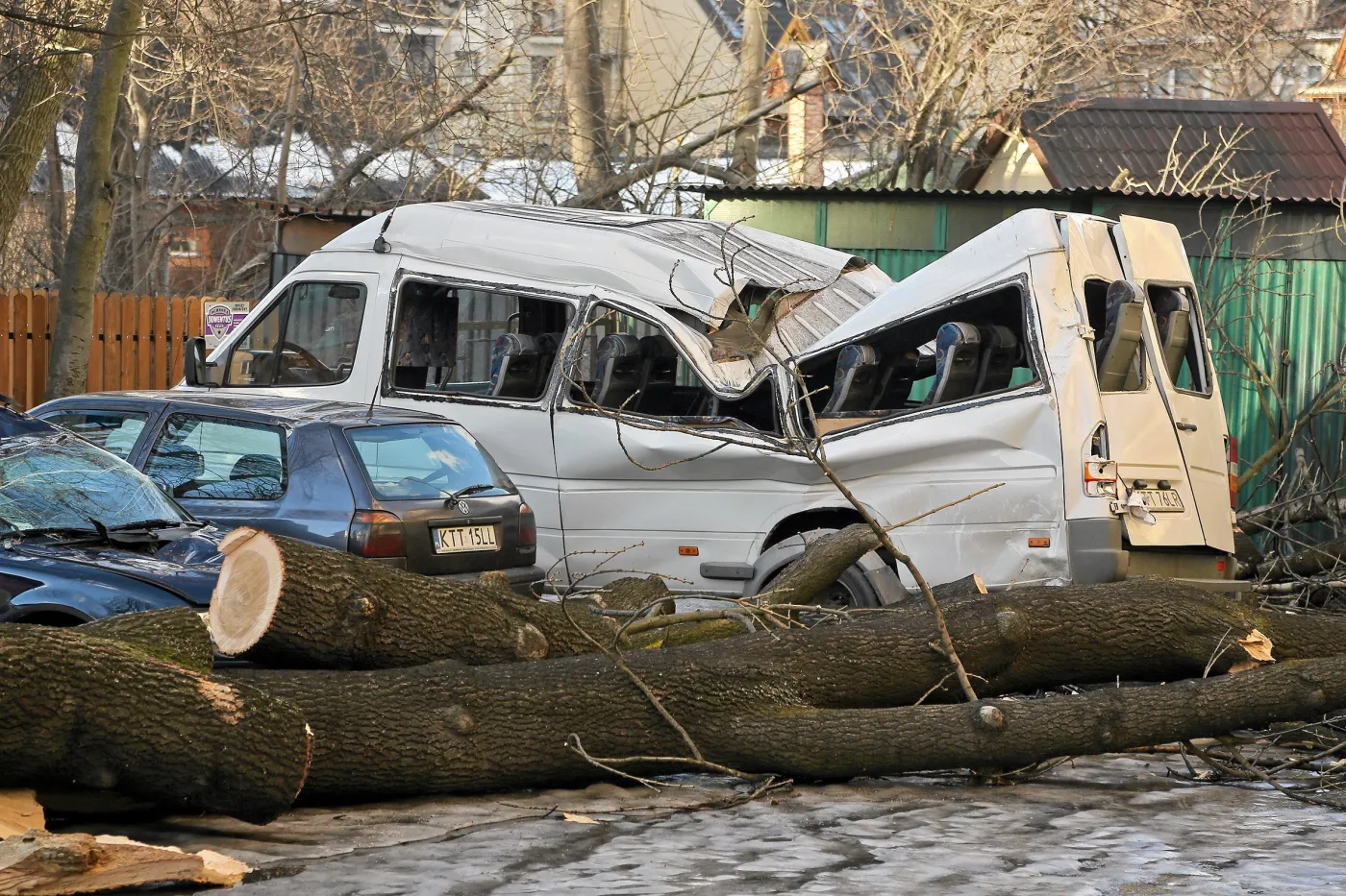 Halny szalał w Tatrach. Wiatr do 144 km/h spowodował duże straty. ZDJĘCIA