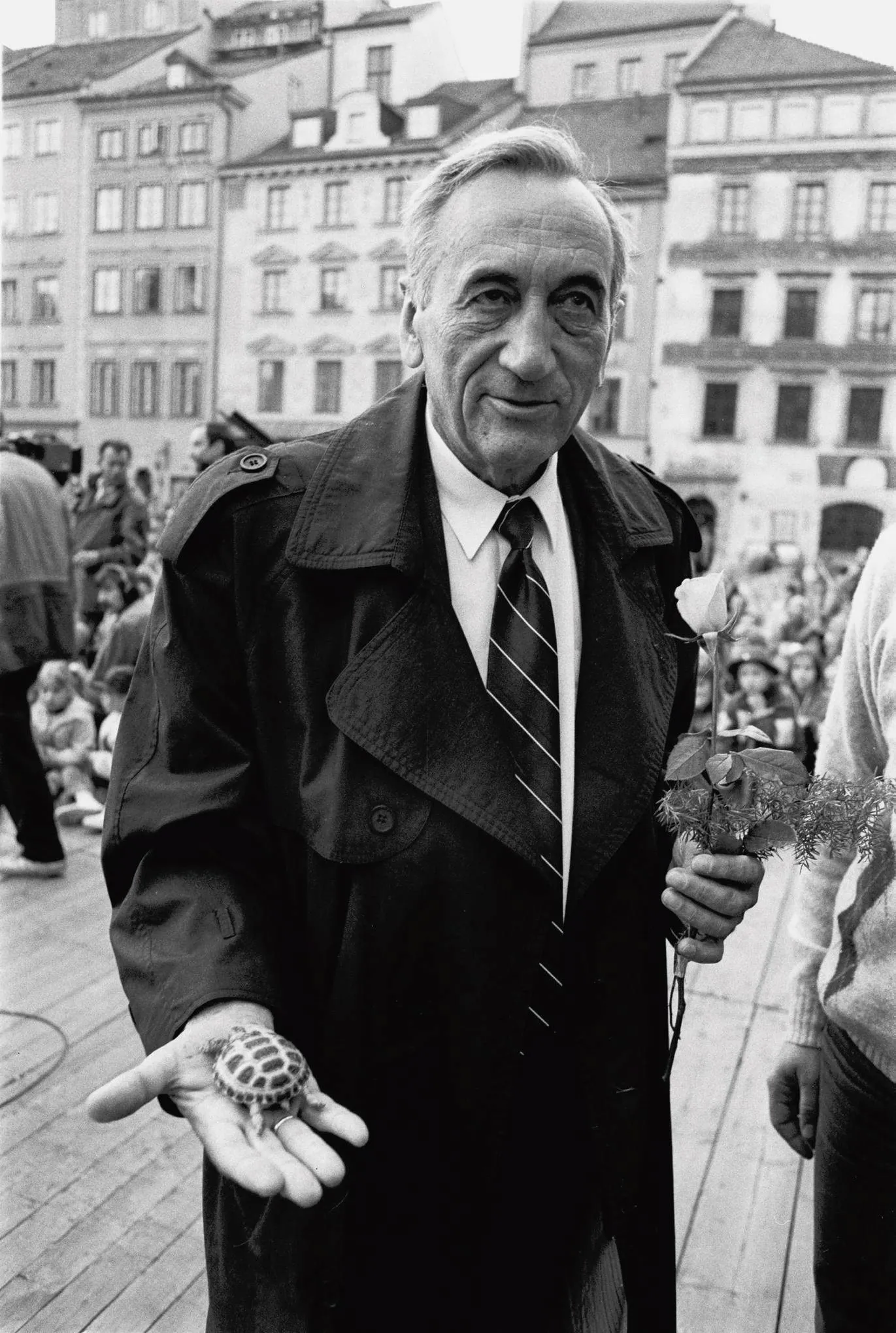 5569285-tadeusz-mazowiecki-na-wiecu-wyborczym.jpg