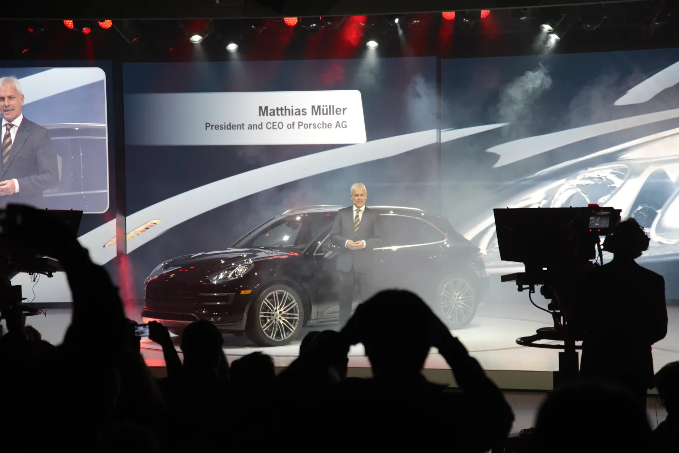 Niemcy zadymili na show! Tak wygląda nowe porsche macan. ZDJĘCIA