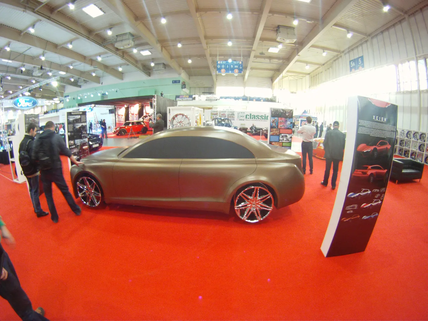 Nowa WARSZAWA pierwszy raz zdobywa Poznań. Zdjęcia z premiery na Motor Show