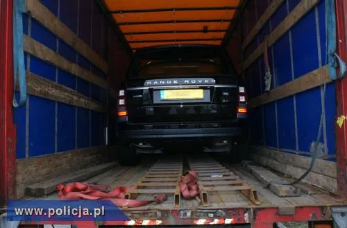 Jak przemycić luksusowy samochód do rabowania bankomatów? Zobacz zdjęcia