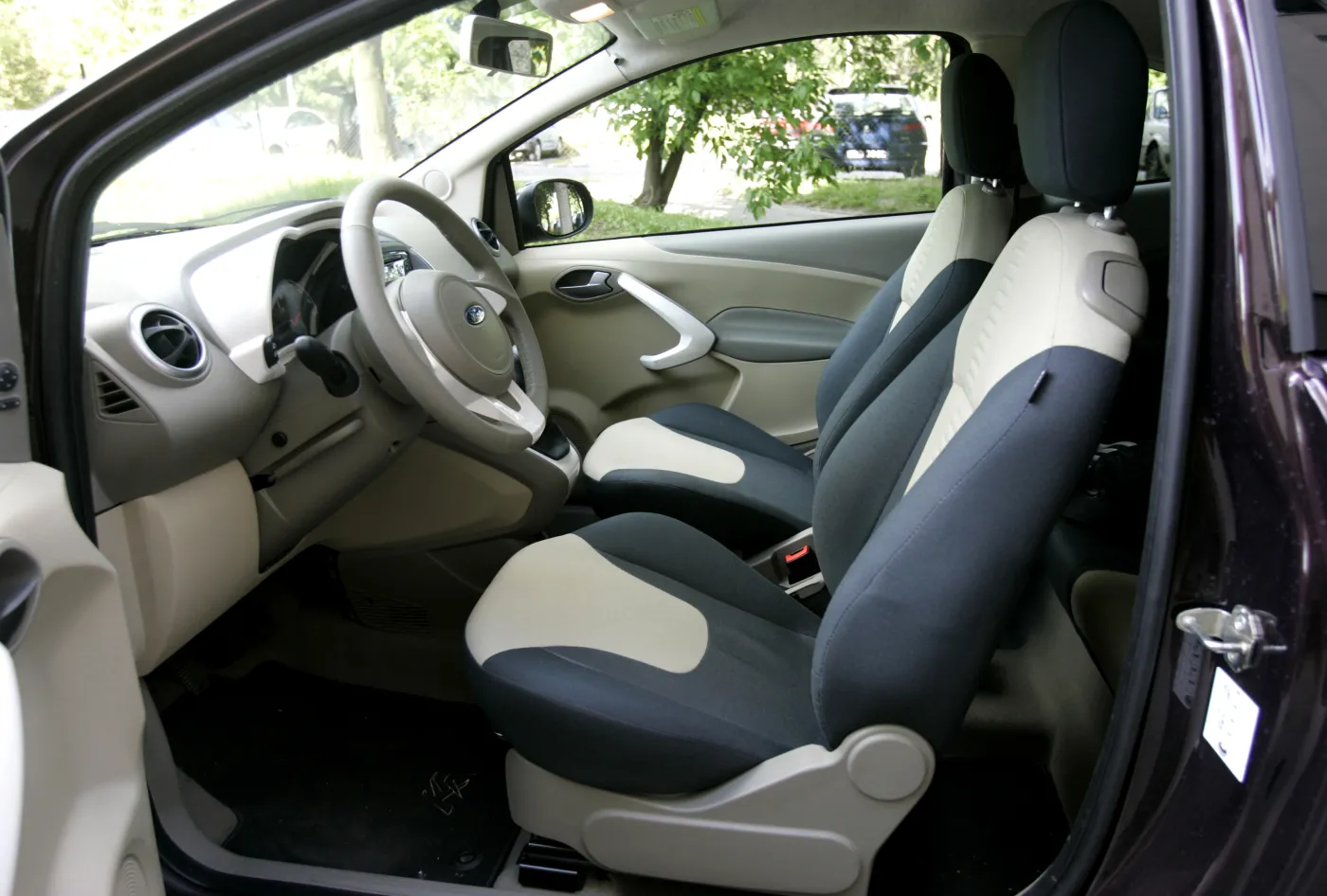 Oto najtańszy samochód w Polsce! Dacia jest droższa niż forda ka. Zobacz zdjęcia