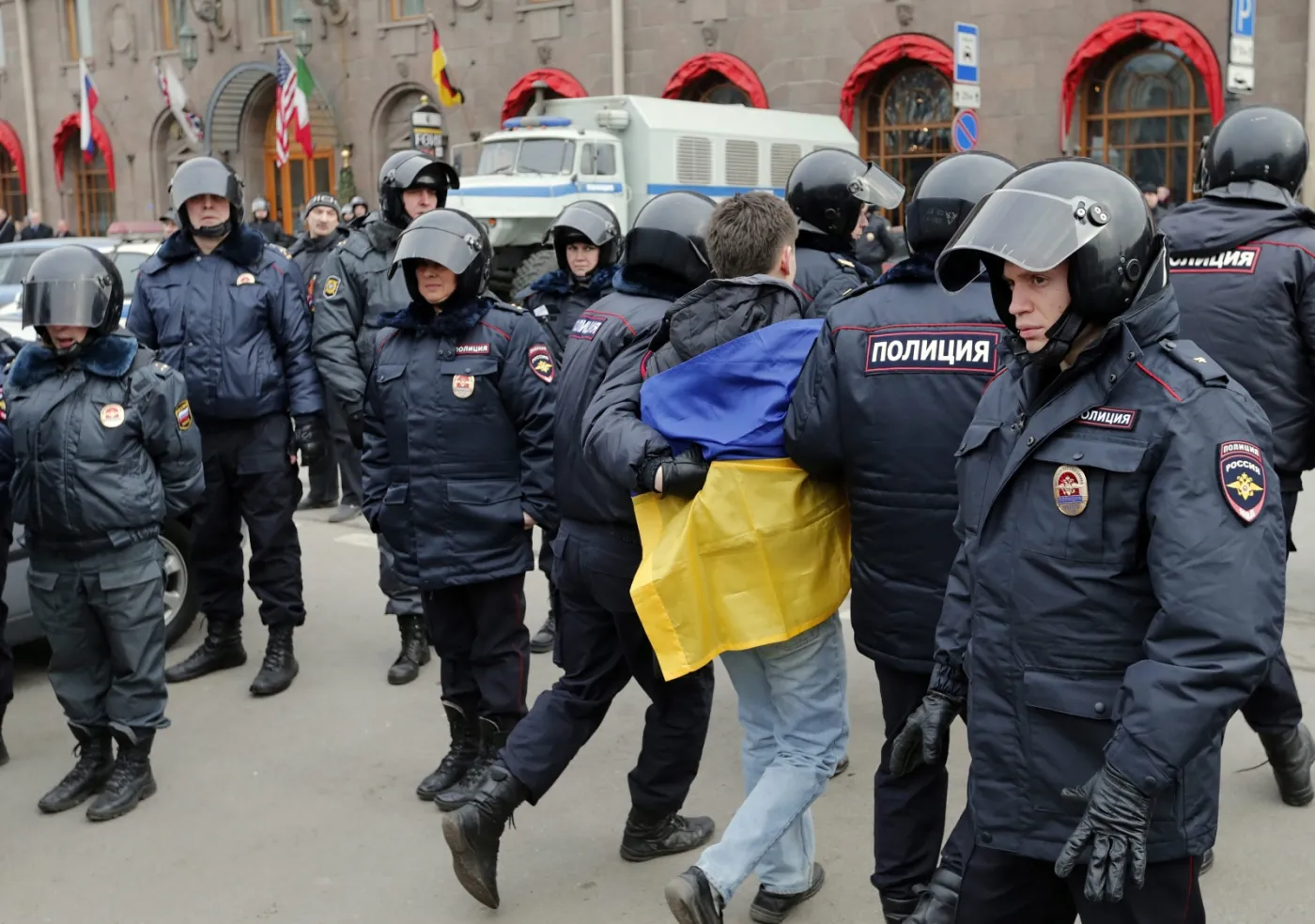 5998282-zatrzymania-protestujacych-w-petersburgu.jpg