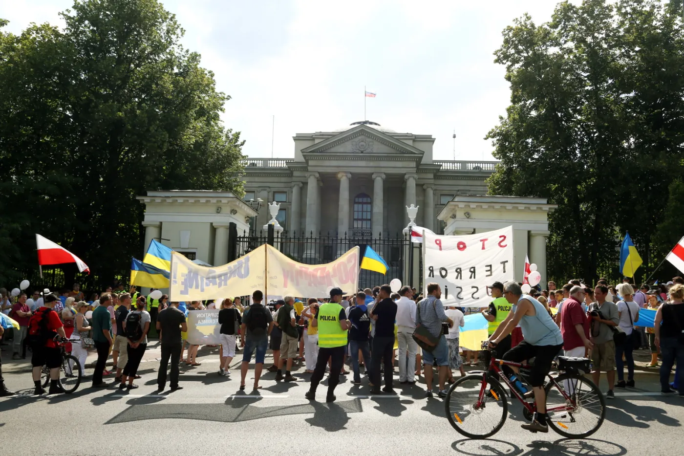 Proukraińscy aktywiści protestowali w Warszawie przeciw polityce Putina