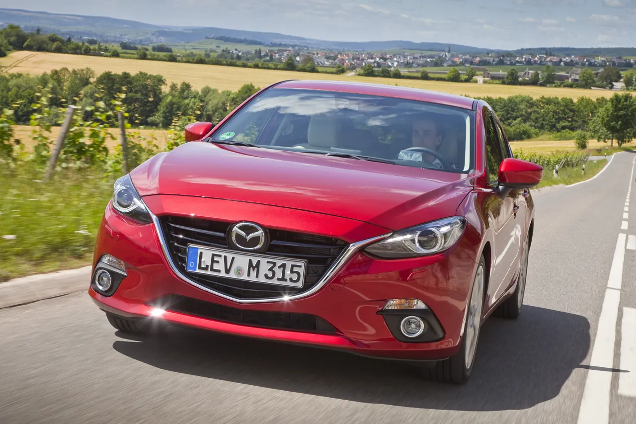 5241991-mazda3-2013-hatchback-action-03-jpg72.jpg