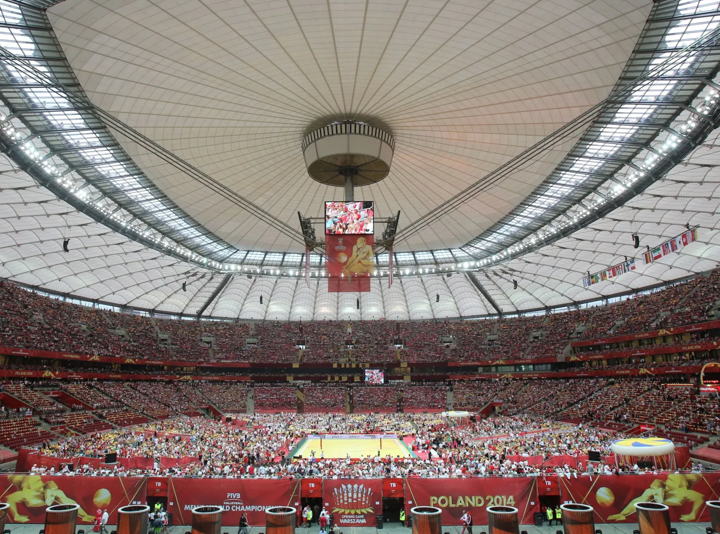 6735009-fani-siatkowki-na-stadionie-narodowym.jpg