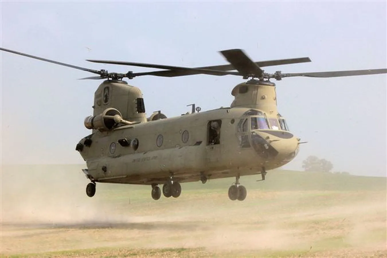 6786647-gruta-ladowanie-smiglowce-helikoptery.jpg