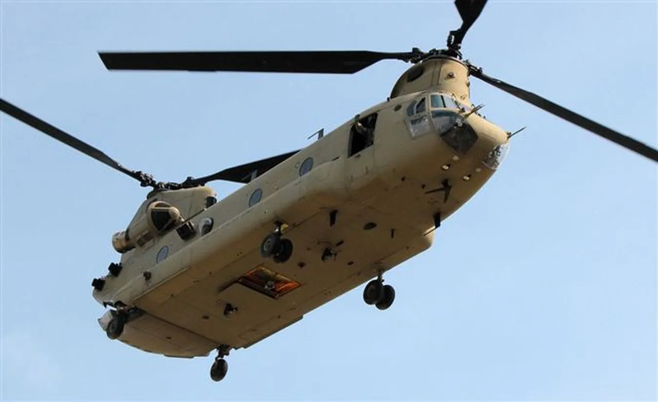 6786844-gruta-ladowanie-smiglowce-helikoptery.jpg