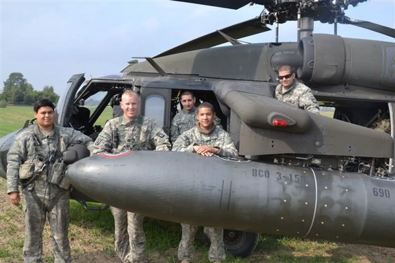 6787186-gruta-ladowanie-smiglowce-helikoptery.jpg