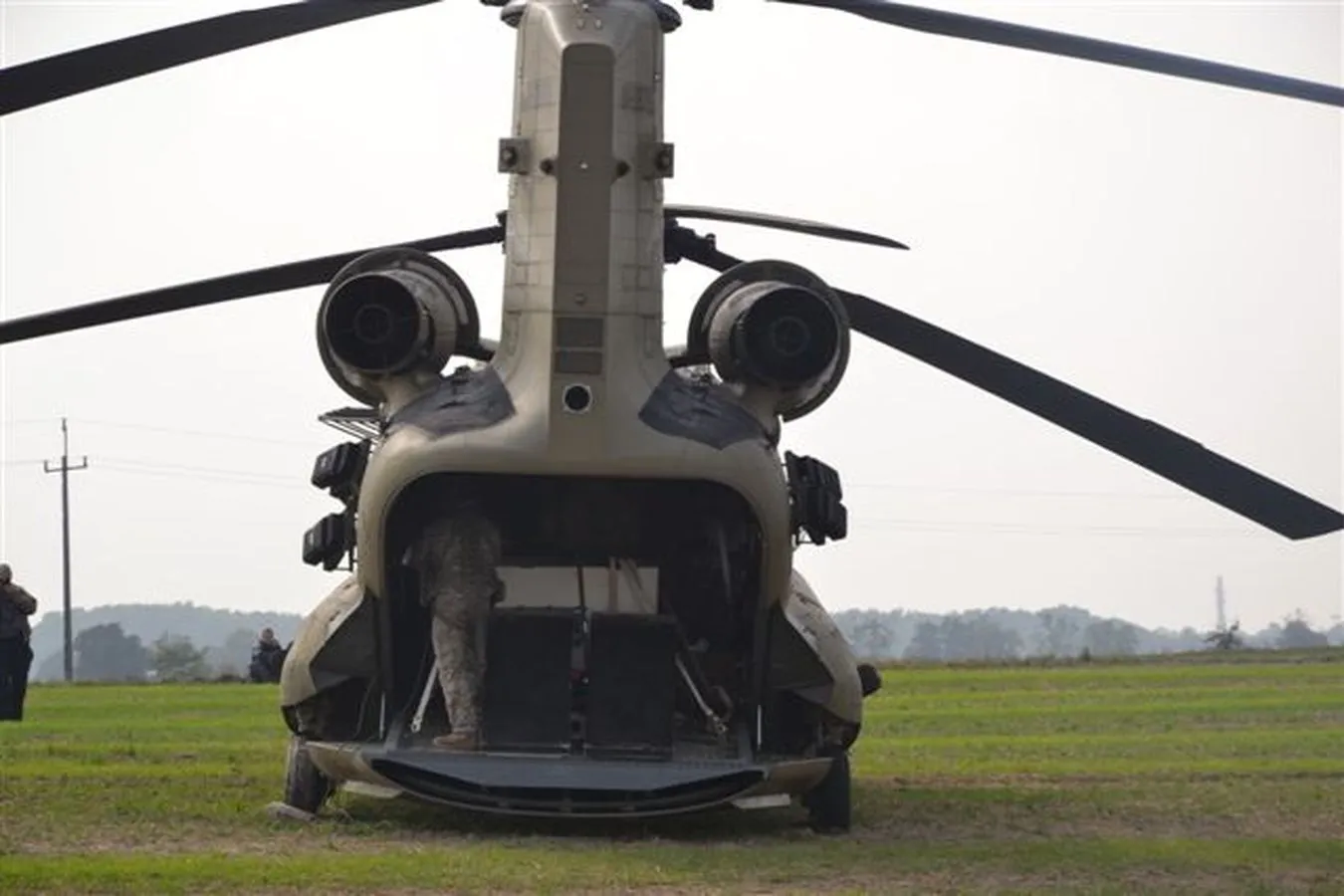 6787215-gruta-ladowanie-smiglowce-helikoptery.jpg