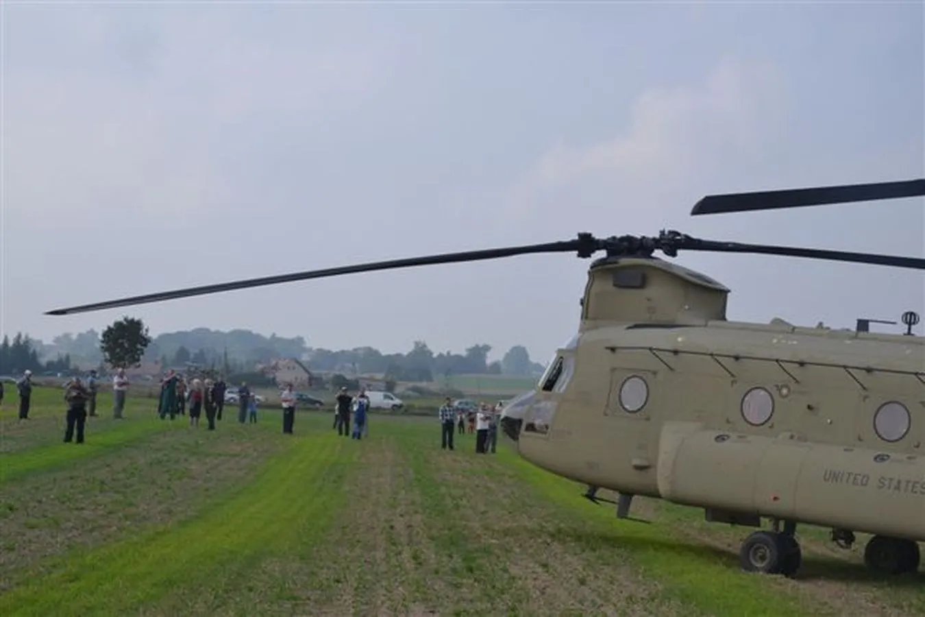 6787355-gruta-ladowanie-smiglowce-helikoptery.jpg