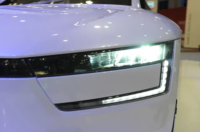 Stało się! Już sprzedają najoszczędniejszy samochód świata. Volkswagen XL1. Zdjęcia