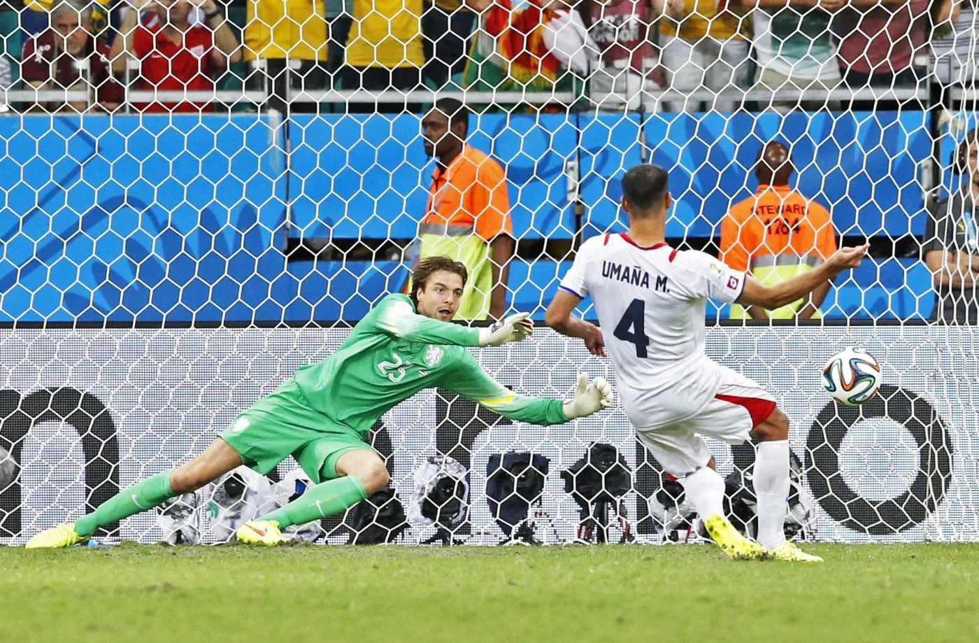 Krul jest tylko jeden. Rezerwowy bramkarz zapewnił Holendrom awans. WIDEO