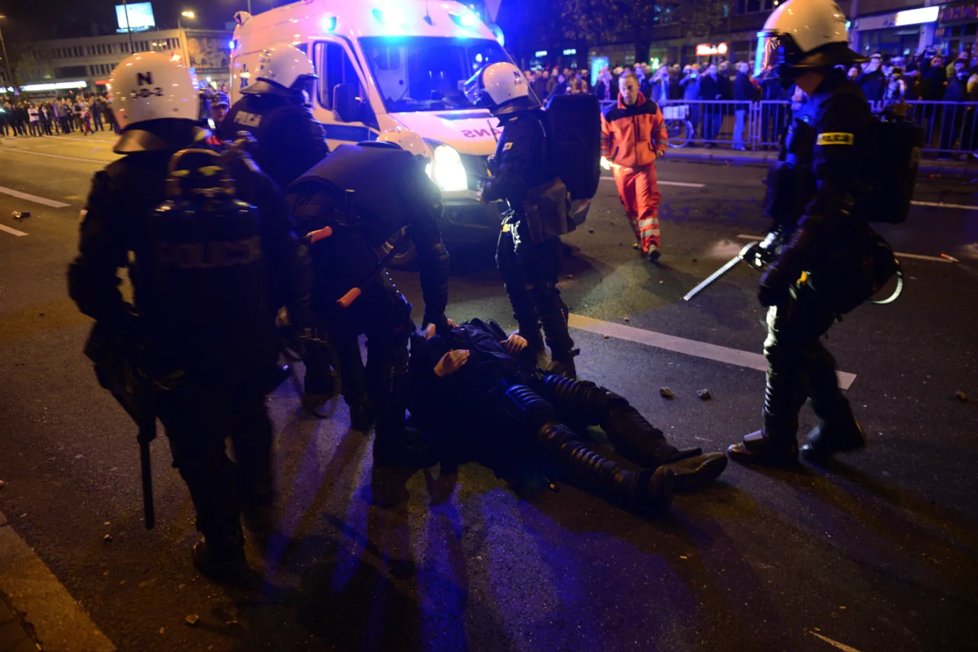 7049323-policja-w-czasie-marszu-niepodleglosci.jpg