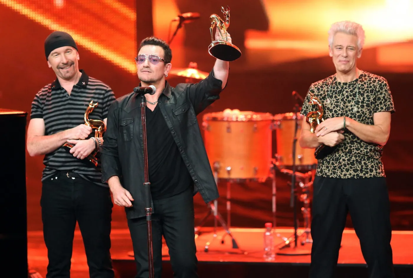 Bono otarł się o śmierć, ale nagrodę odebrał [ZDJĘCIA]