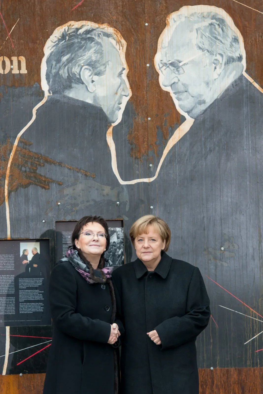 7093665-premier-ewa-kopacz-i-kanclerz-niemiec.jpg