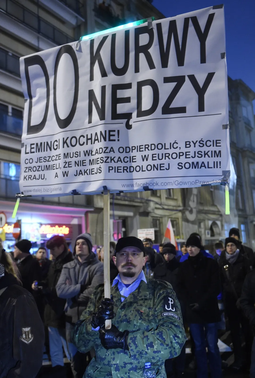 7094249-manifestacja-przed-siedziba-panstwowej.jpg