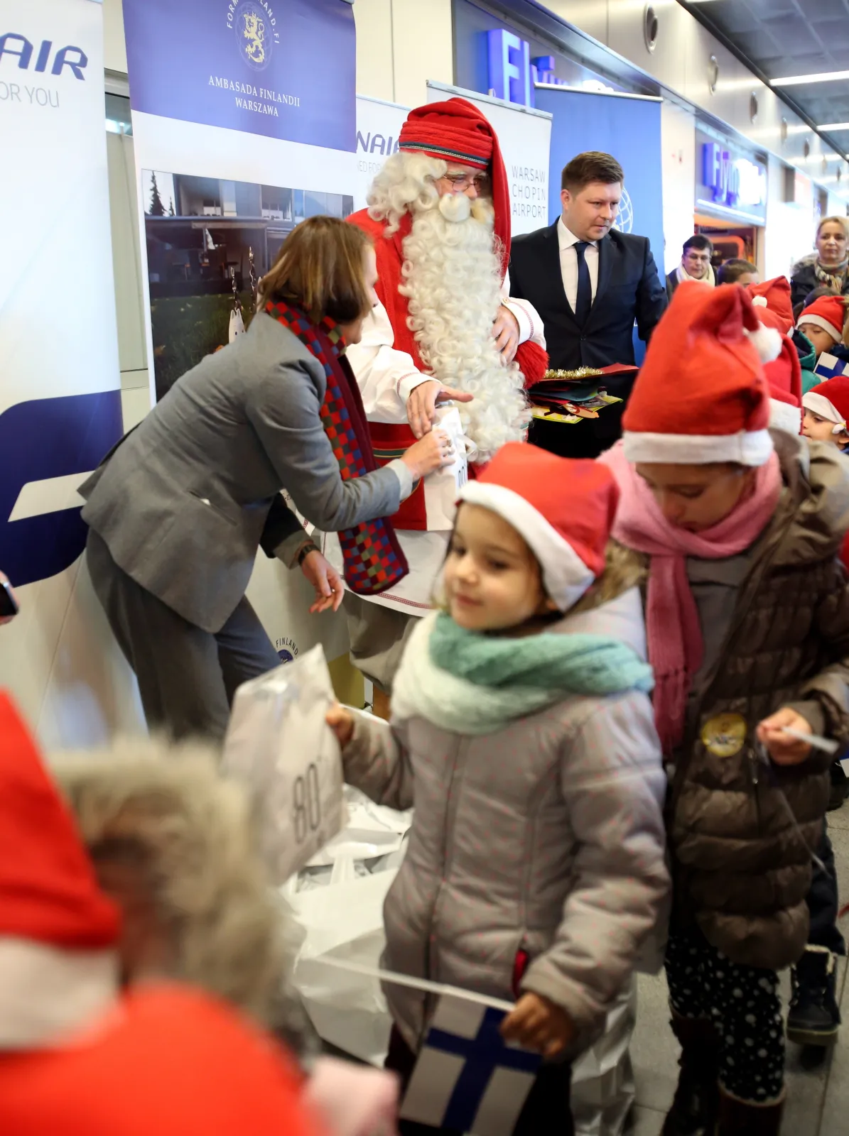 7143648-swiety-mikolaj-z-rovaniemi-przylecial.jpg