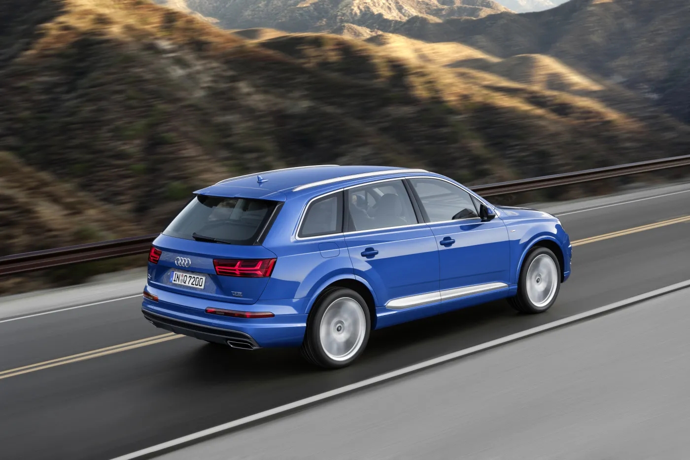 7187896-audi-q7.jpg