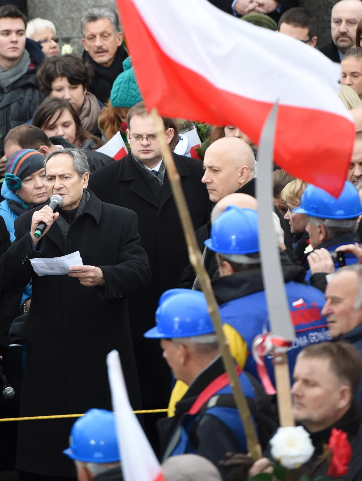 7190372-uczestnicy-marszu-w-obronie-demokracji.jpg
