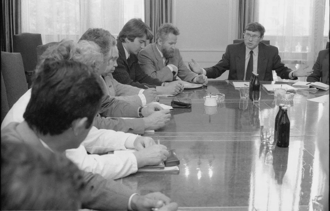 Leszek Balcerowicz z przedstawicielami Niezależnego Samorządnego Związku Zawodowego Rolników Indywidualnych, 26.06.1990