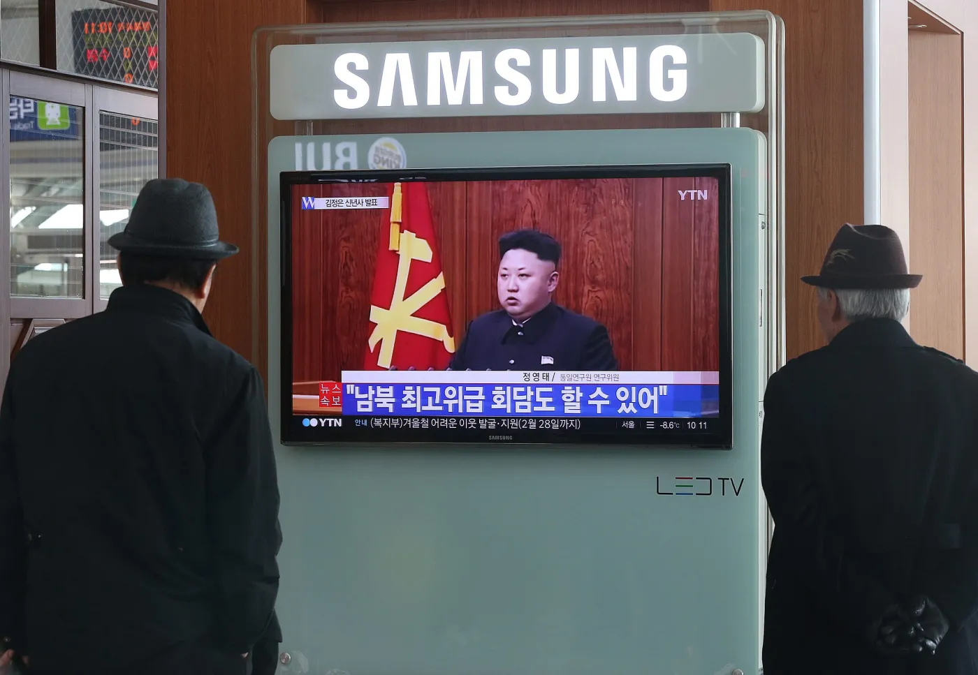 Mieszkańcy Seulu oglądają wystąpienie noworoczne przywódcy Korei Północnej, Kim Dzong Una