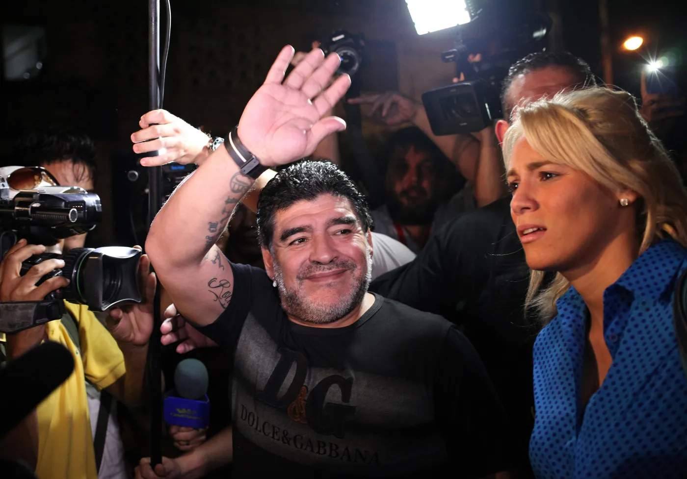 7284406-diego-maradona-zabral-swoja-dziewczyne.jpg
