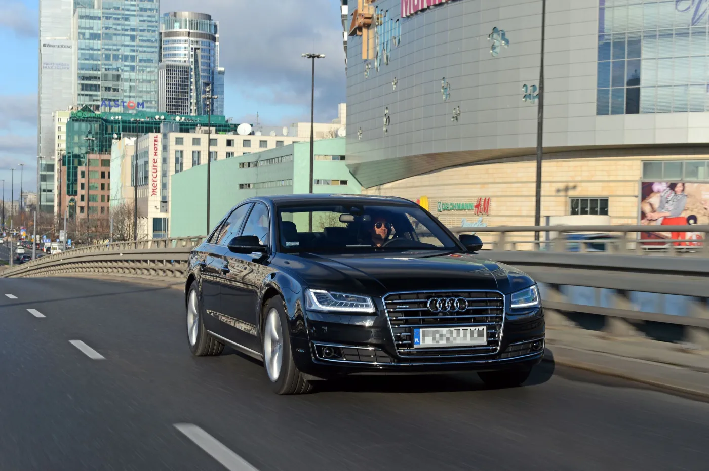 7481728-audi-a8.jpg