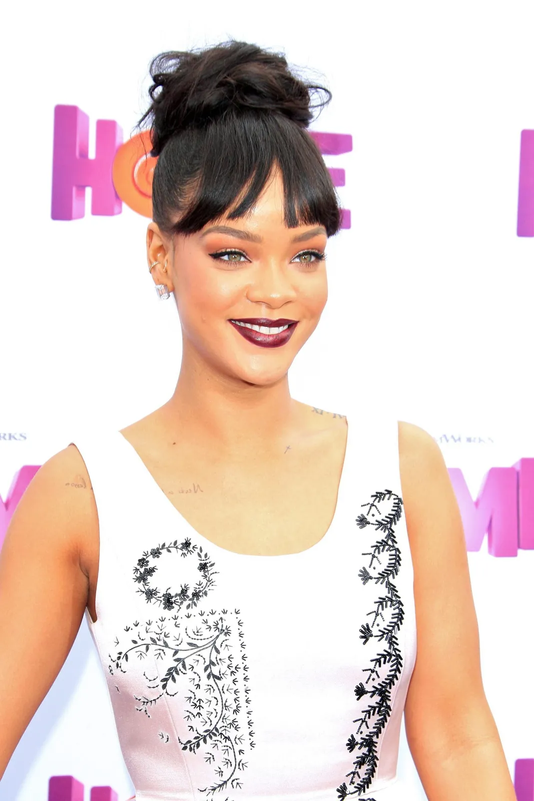 7576663-rihanna.jpg