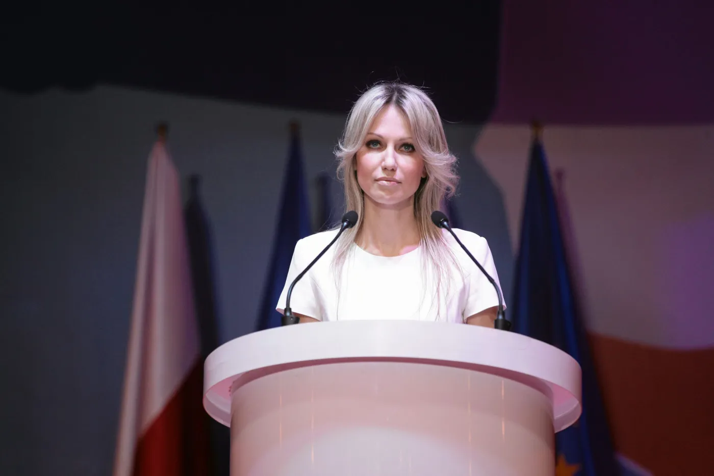 7426695-kandydatka-sld-na-prezydenta-magdalena.jpg