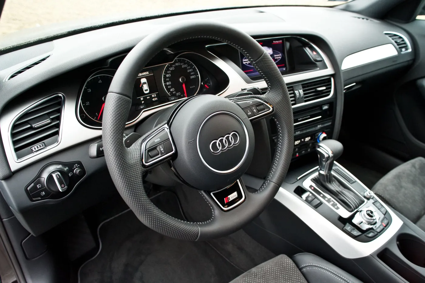 6961547-audi-a4.jpg