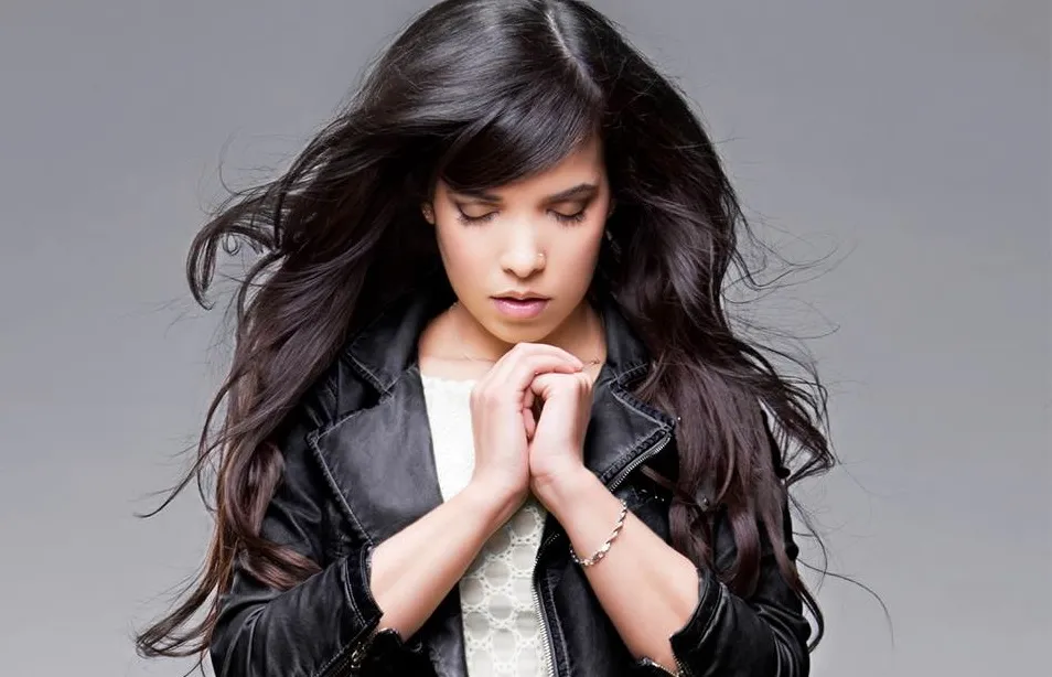 7339299-indila.jpg