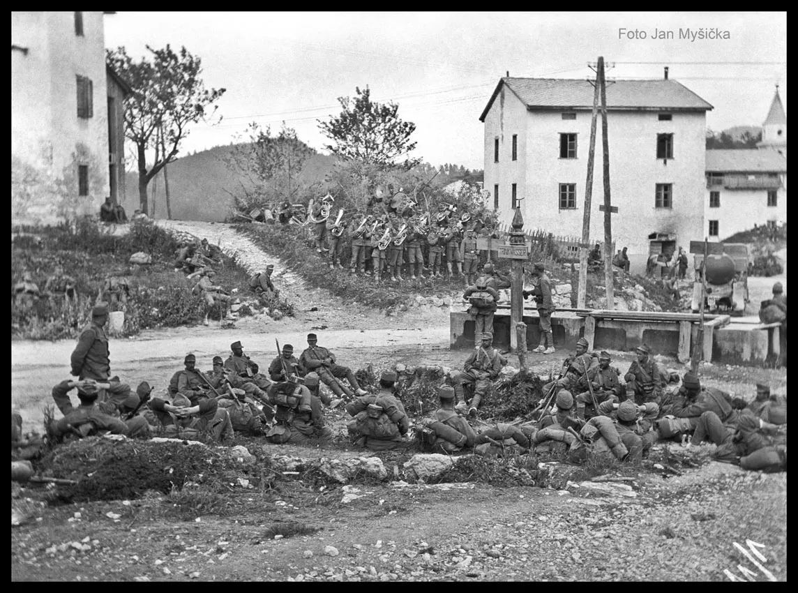 7468938-iv-batalion-w-czasie-marszu-z-carbonare.jpg