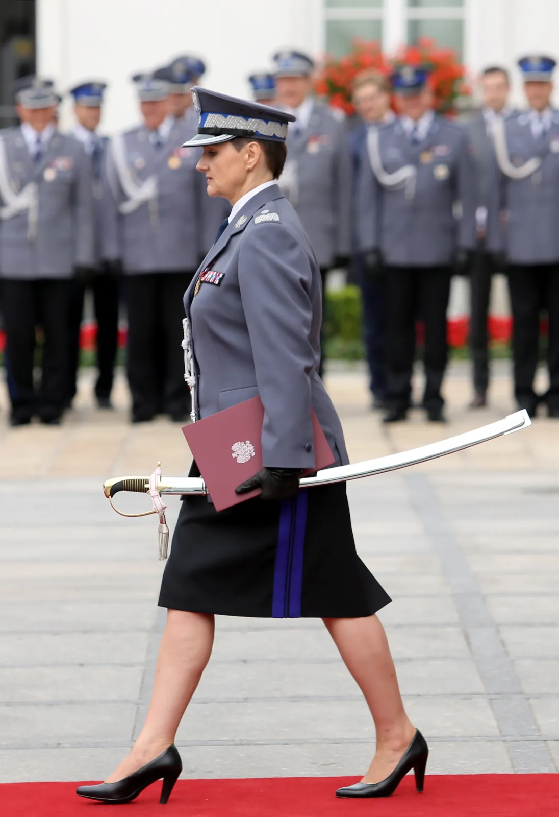 8005303-komendant-irena-doroszkiewicz-otrzymala.jpg