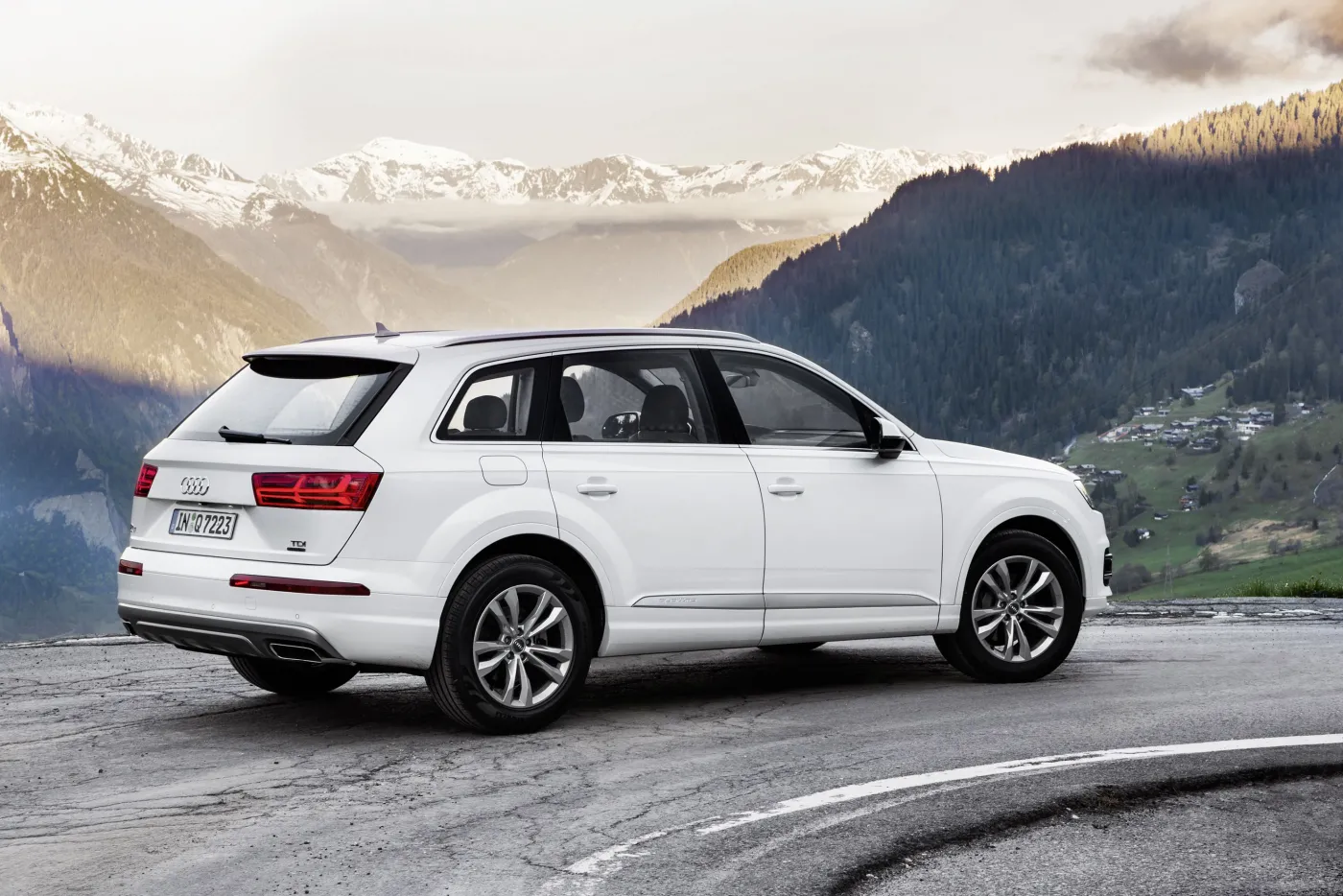 8065123-audi-q7.jpg