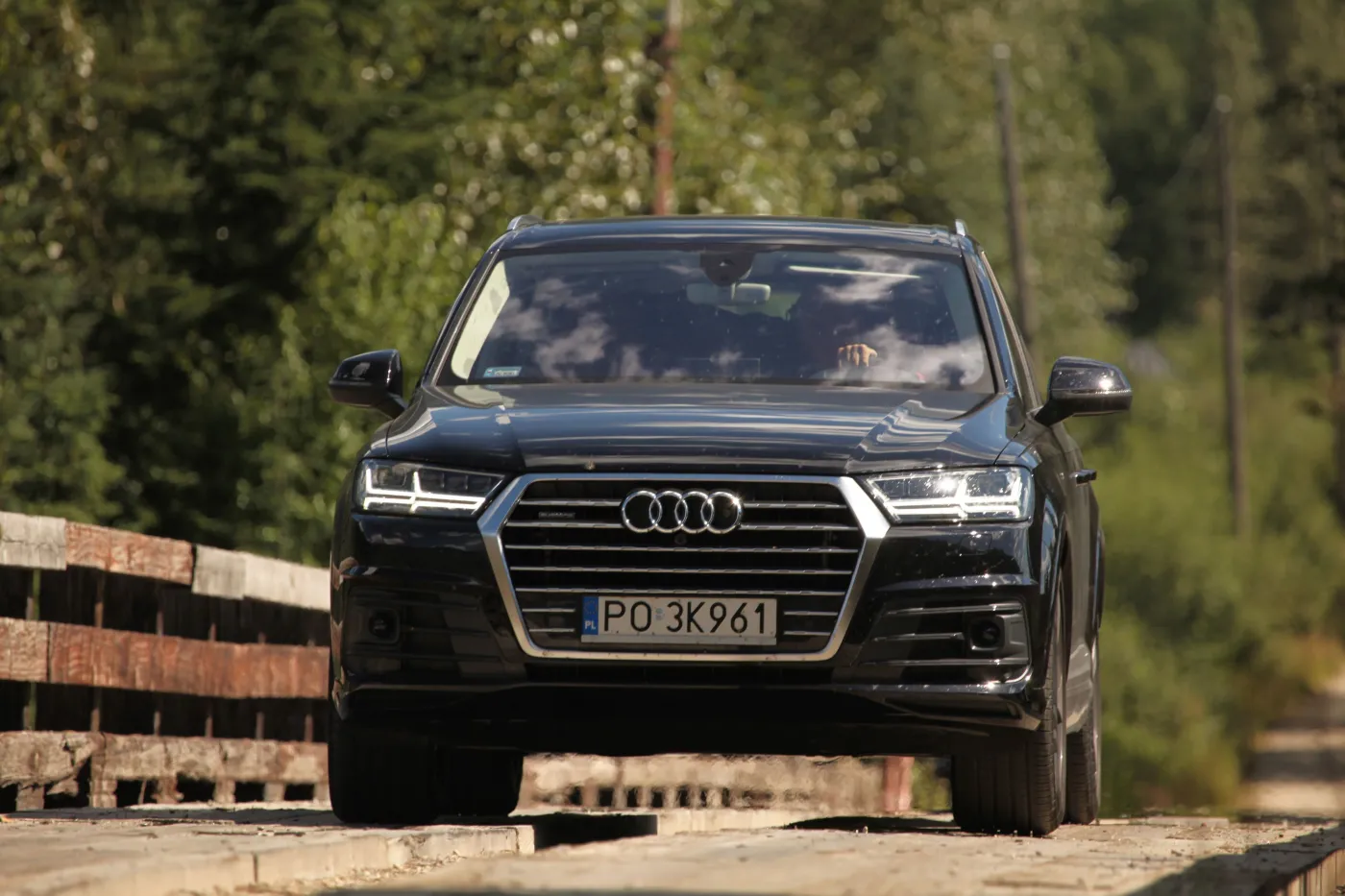 8065004-audi-q7.jpg