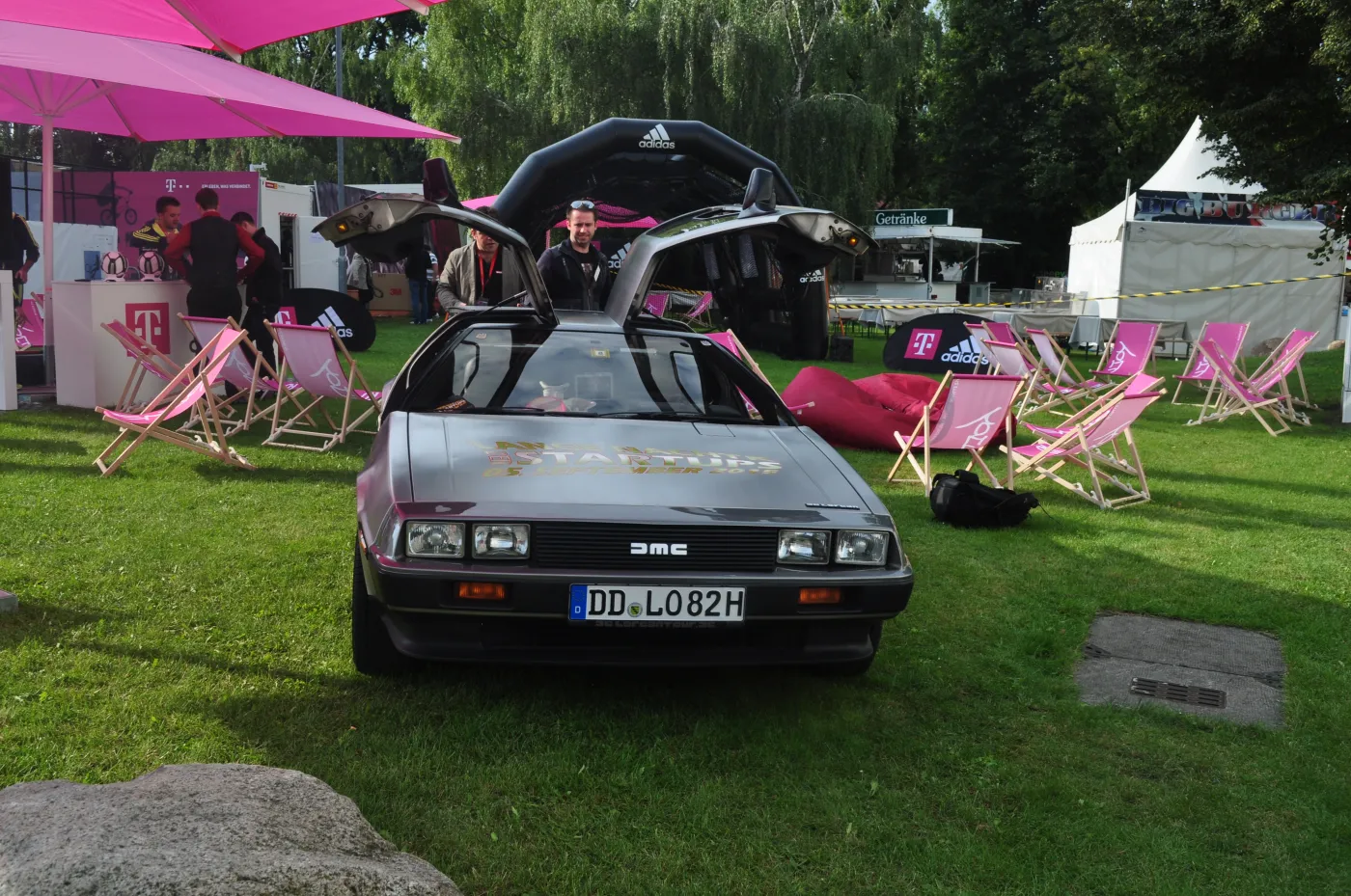 Samochód, który stał się kultowy dzięki trzem filmom. Tak wygląda legendarny delorean. ZDJĘCIA