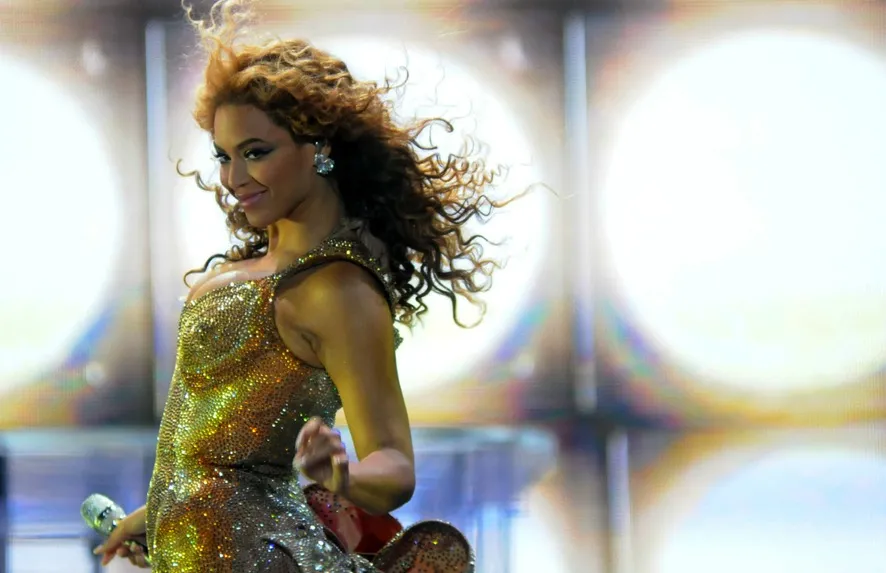 Już nie "Jesteś szalona"? 10 największych ślubnych hitów w Polsce [RANKING]