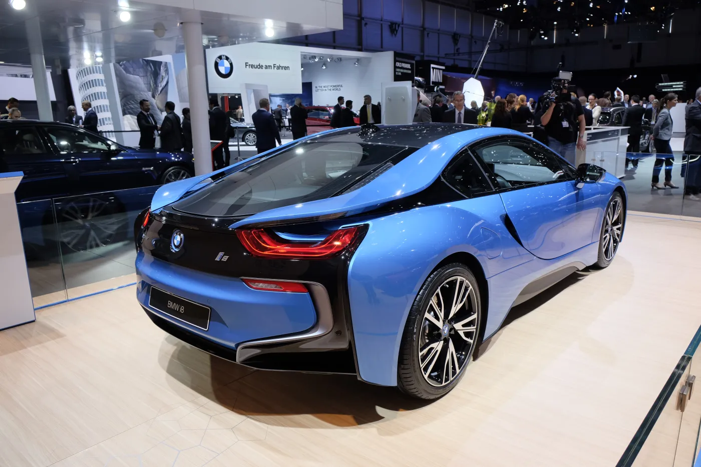 7615857-bmw-i8.jpg