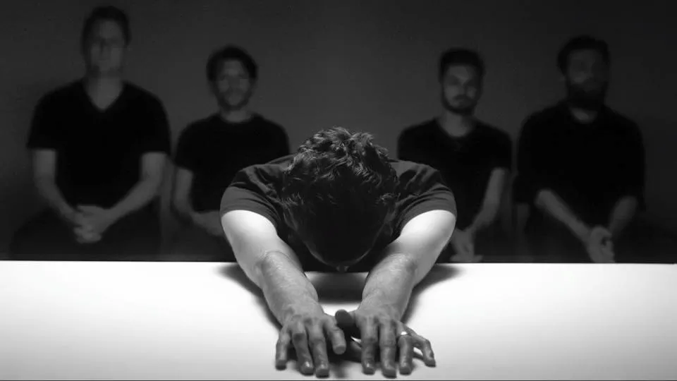 Editors przedstawiają "Marching Orders"