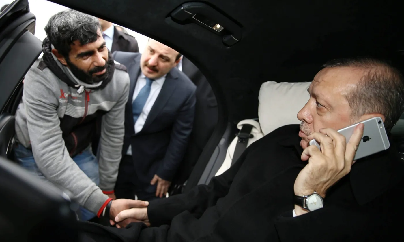 Prezydent Turcji Tayyip Recep Erdogan uratował mężczyznę, który chciał popełnić samobójstwo, skacząc z mostu