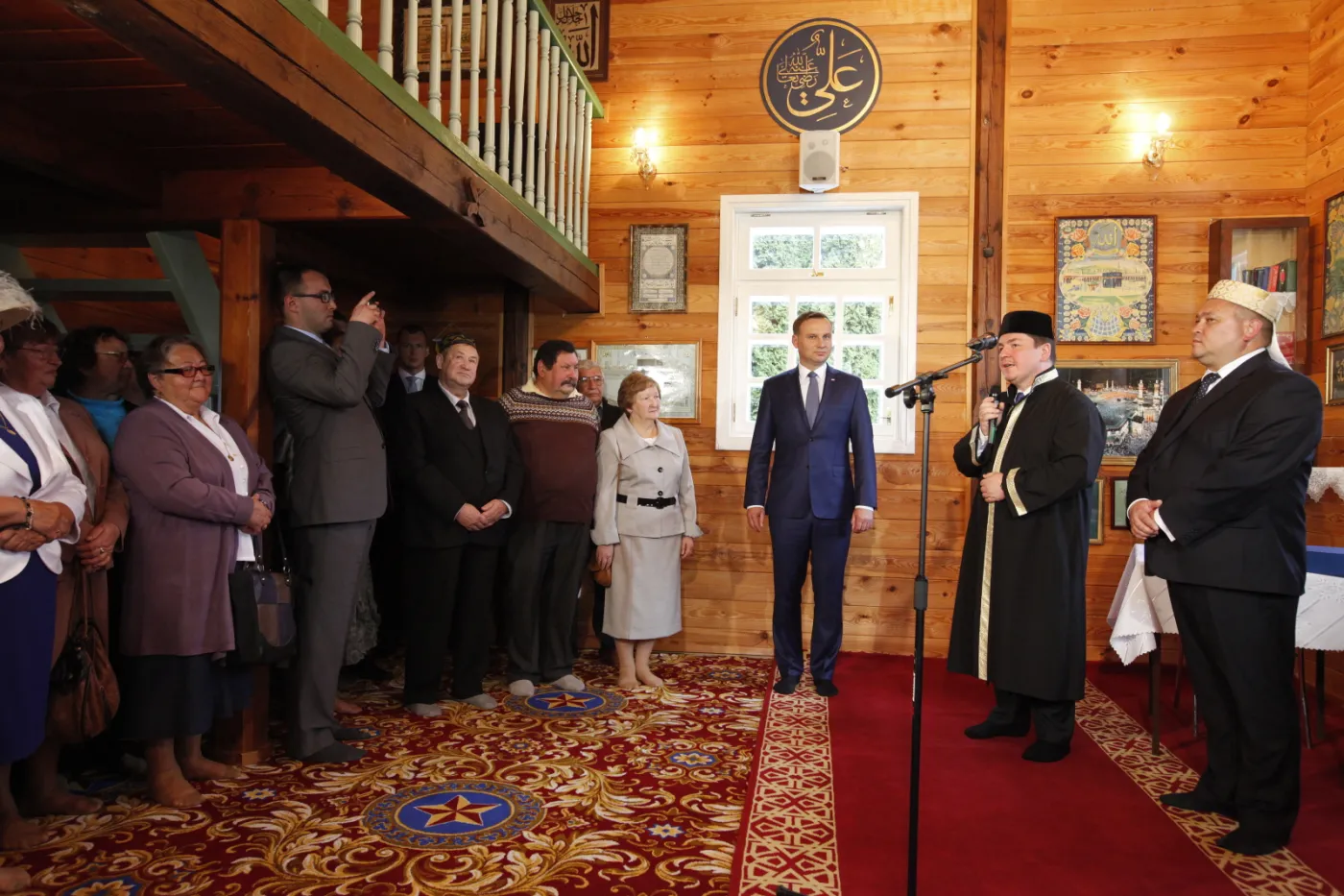 Prezydent Duda w meczecie o uchodźcach: Chciałbym, aby szanowali obyczaje...