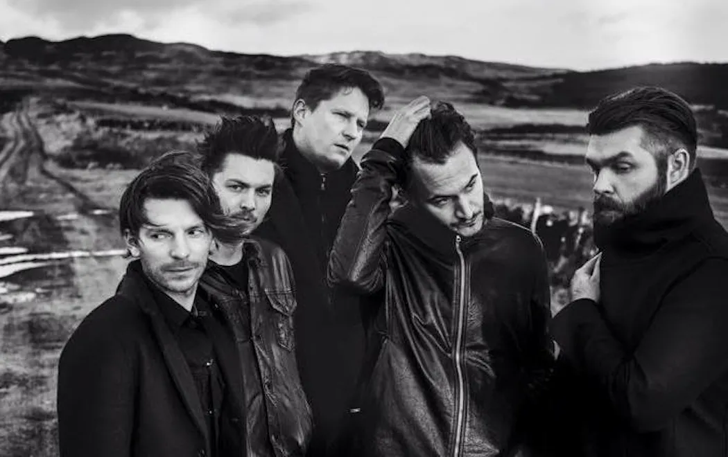 Editors żyje w czarno-białym świecie